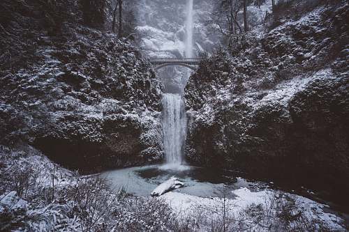 multnomah falls water falls rock